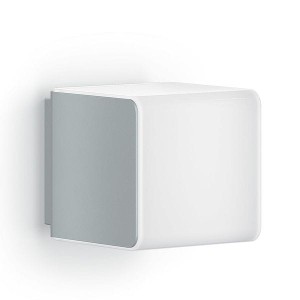 Kinkiet L 830 iHF LED z czujnikiem 9,5W 220-240V 542lm 3000K IP44 srebrny 055509 Steinel