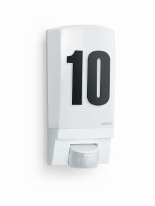 Kinkiet L 1 (numer domu) z czujnikiem max. 60W 230V IP44 biały 650513 Steinel